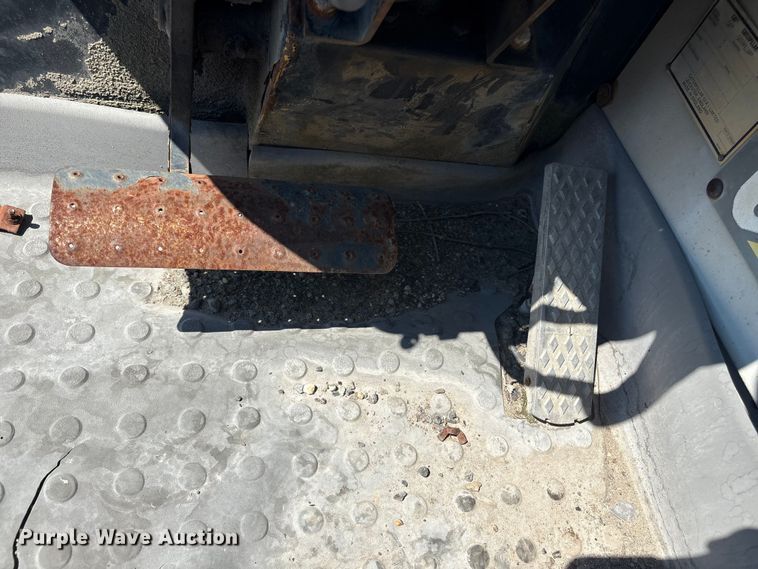 image for item ET8538 1998 Caterpillar TH83 telehandler