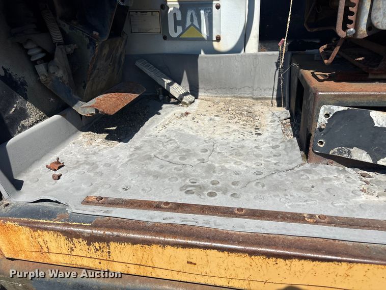 image for item ET8538 1998 Caterpillar TH83 telehandler