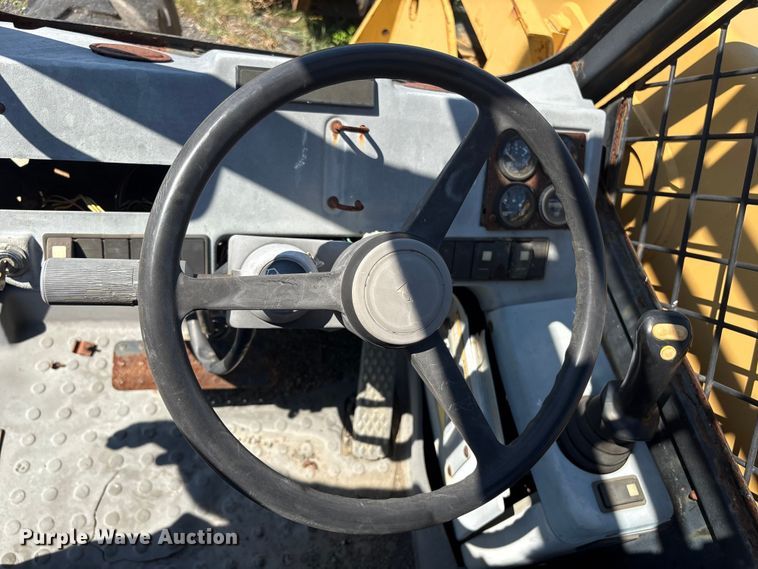 image for item ET8538 1998 Caterpillar TH83 telehandler