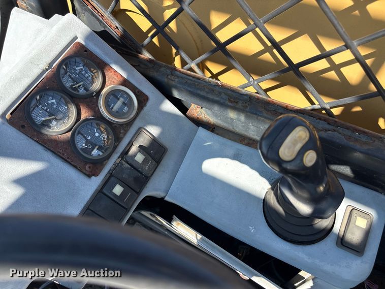 image for item ET8538 1998 Caterpillar TH83 telehandler