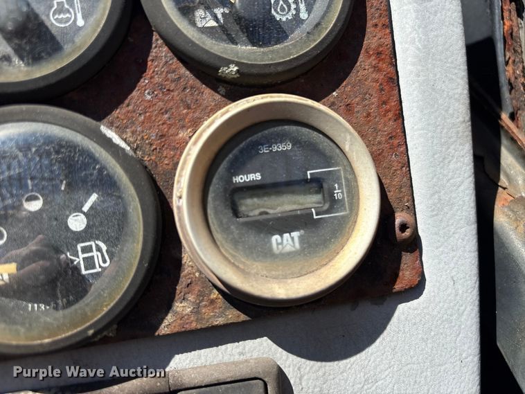 image for item ET8538 1998 Caterpillar TH83 telehandler