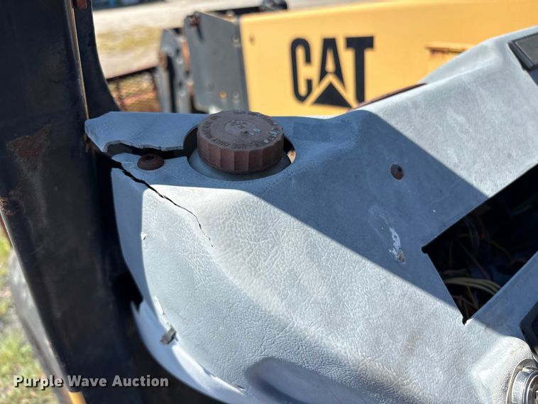 image for item ET8538 1998 Caterpillar TH83 telehandler