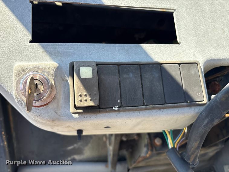 image for item ET8538 1998 Caterpillar TH83 telehandler