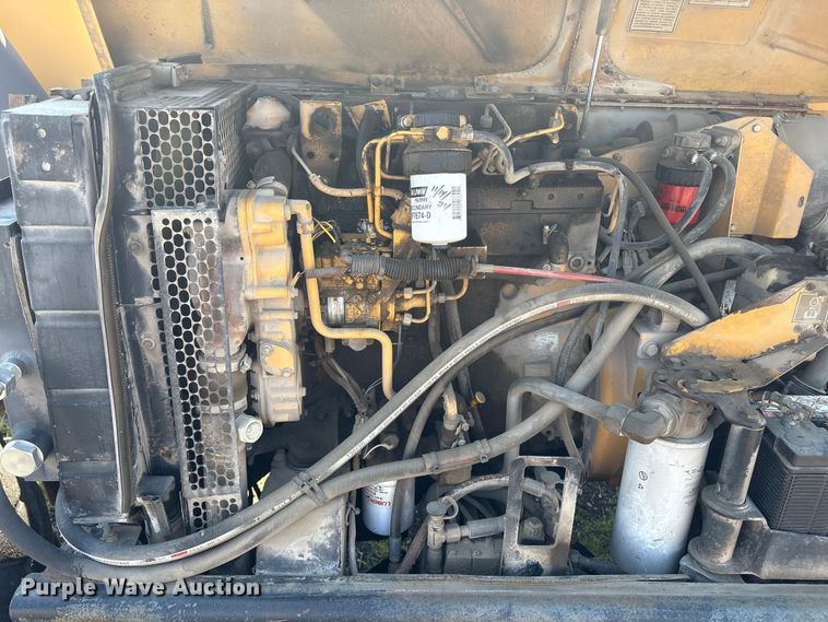 image for item ET8538 1998 Caterpillar TH83 telehandler