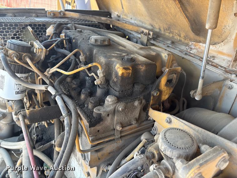 image for item ET8538 1998 Caterpillar TH83 telehandler