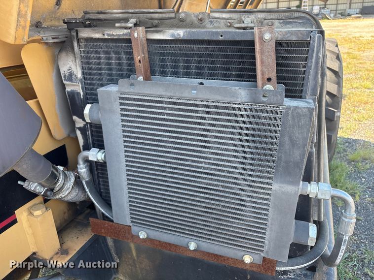 image for item ET8538 1998 Caterpillar TH83 telehandler