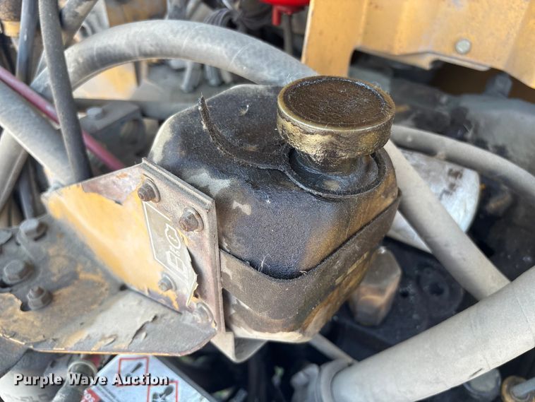 image for item ET8538 1998 Caterpillar TH83 telehandler