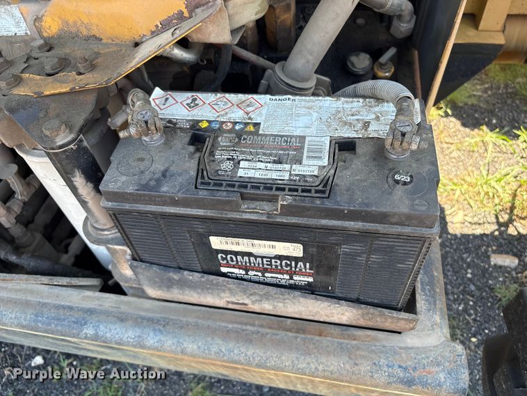 image for item ET8538 1998 Caterpillar TH83 telehandler