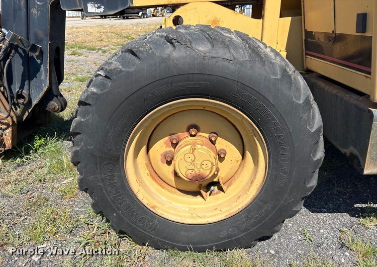 image for item ET8538 1998 Caterpillar TH83 telehandler