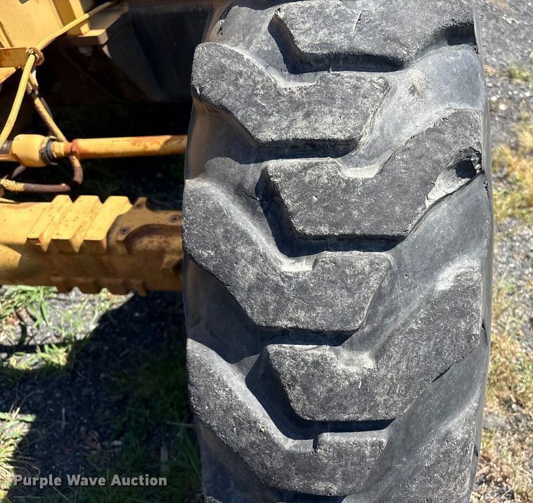 image for item ET8538 1998 Caterpillar TH83 telehandler