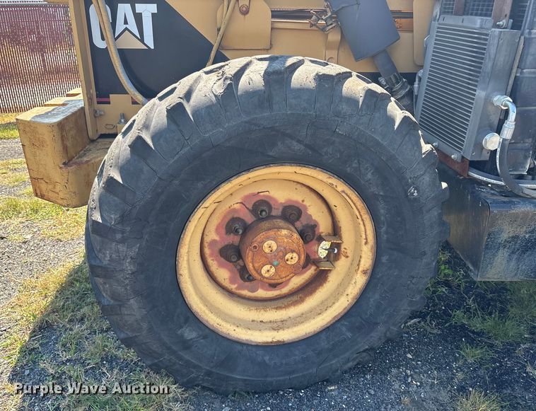 image for item ET8538 1998 Caterpillar TH83 telehandler