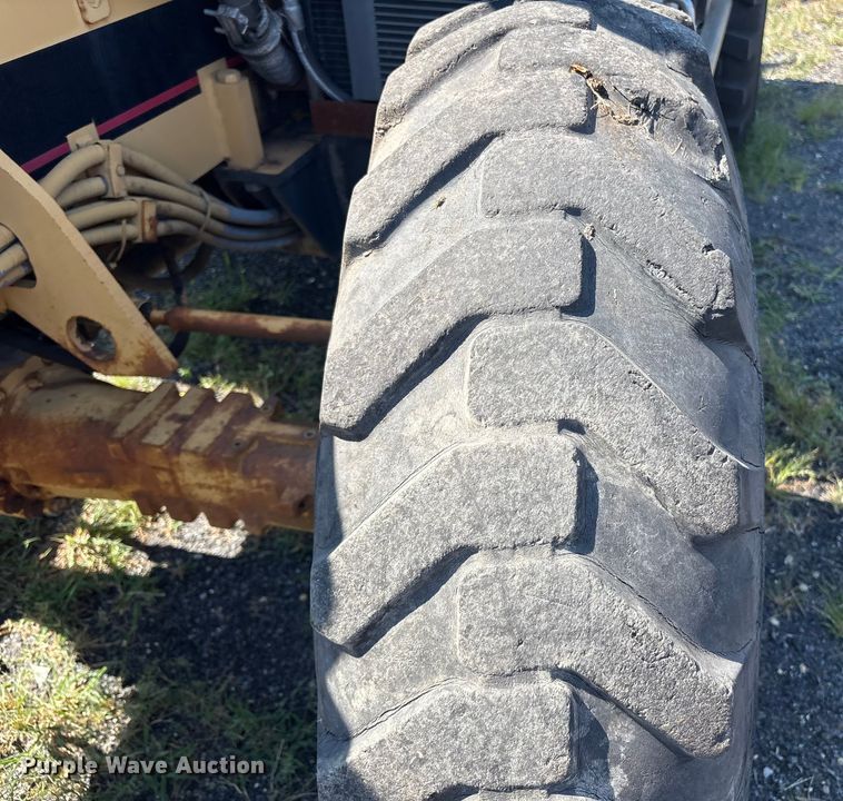 image for item ET8538 1998 Caterpillar TH83 telehandler