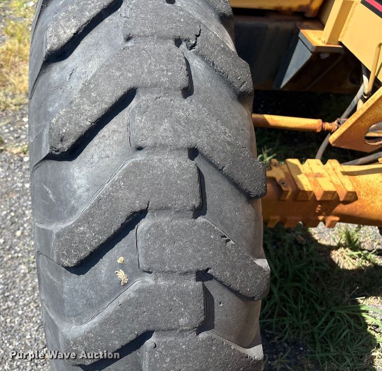 image for item ET8538 1998 Caterpillar TH83 telehandler