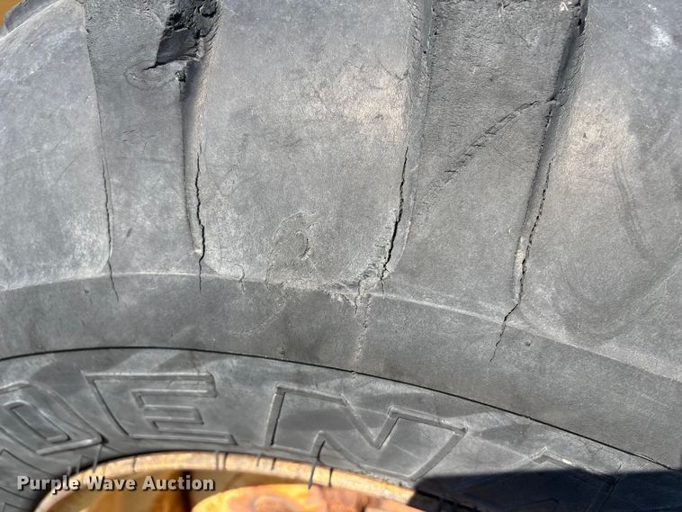 image for item ET8538 1998 Caterpillar TH83 telehandler