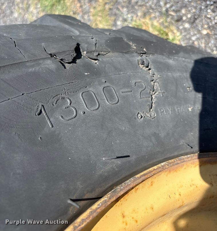 image for item ET8538 1998 Caterpillar TH83 telehandler