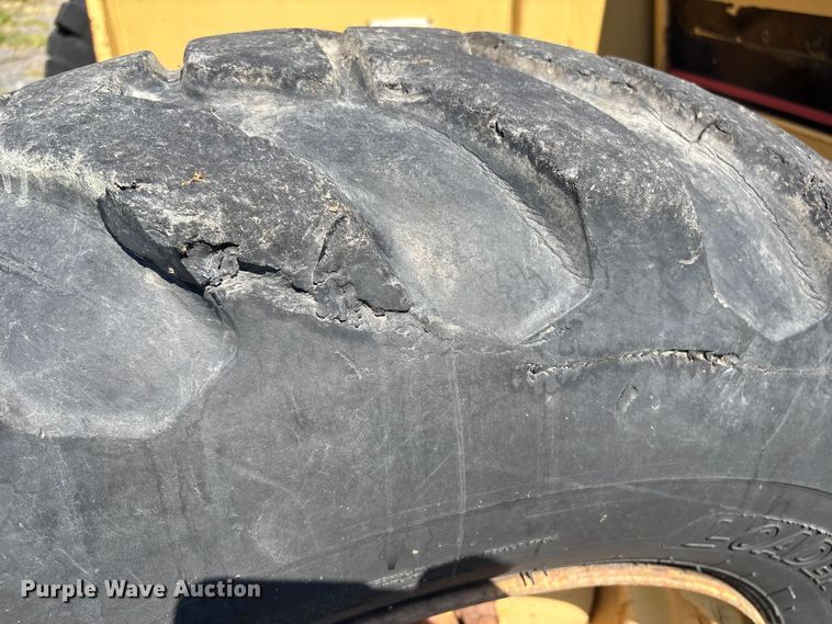 image for item ET8538 1998 Caterpillar TH83 telehandler