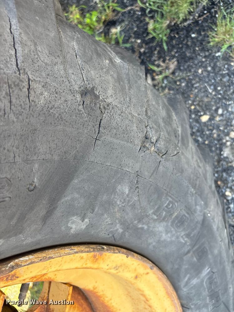 image for item ET8538 1998 Caterpillar TH83 telehandler