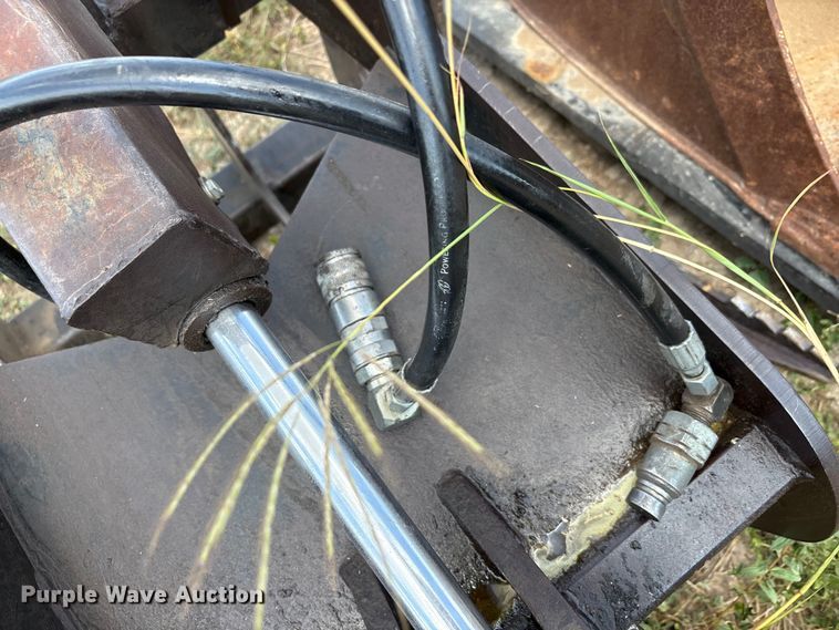 image for item EU0082 Skid steer grapple bucket