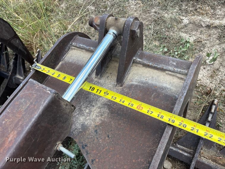 image for item EU0082 Skid steer grapple bucket