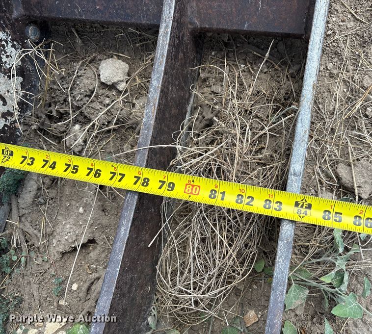 image for item EU0082 Skid steer grapple bucket