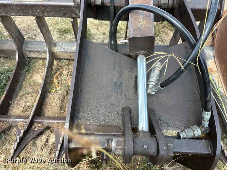 image for item EU0082 Skid steer grapple bucket