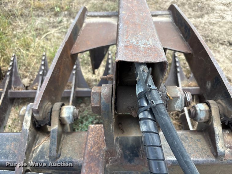 image for item EU0082 Skid steer grapple bucket