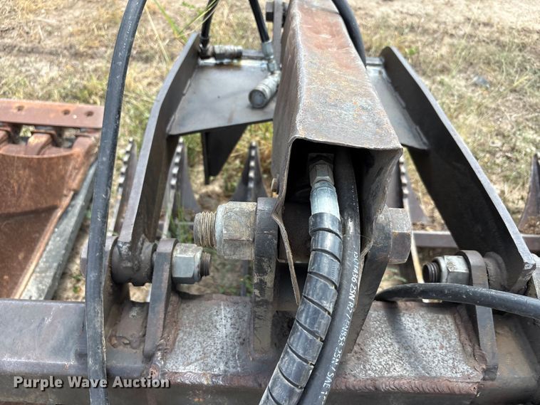 image for item EU0082 Skid steer grapple bucket