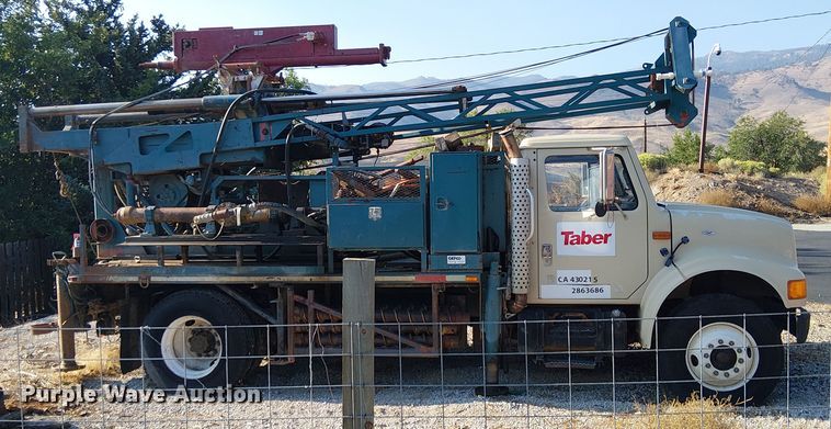image for item EU2507 1995 International 4700 drilling rig truck