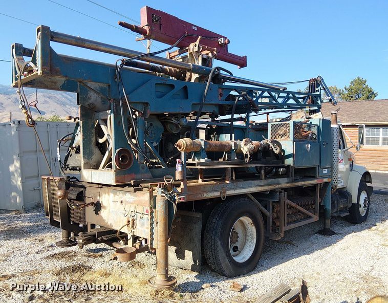 image for item EU2507 1995 International 4700 drilling rig truck