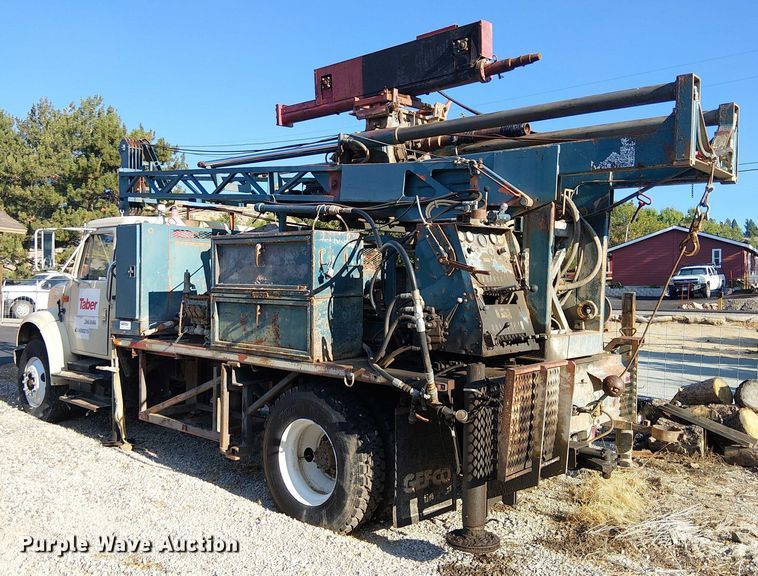 image for item EU2507 1995 International 4700 drilling rig truck