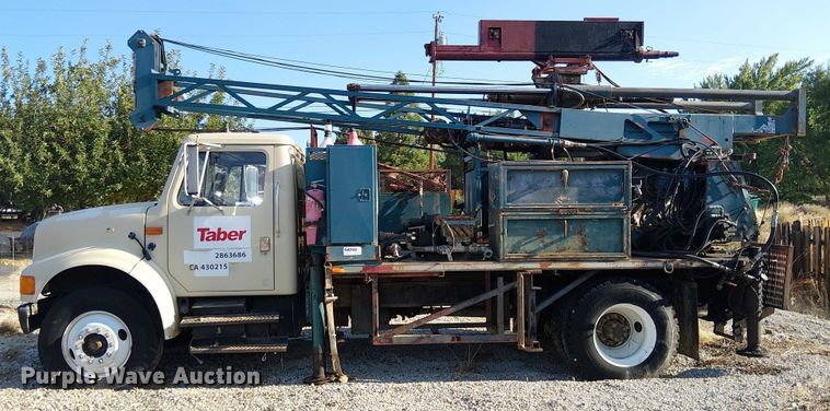 image for item EU2507 1995 International 4700 drilling rig truck