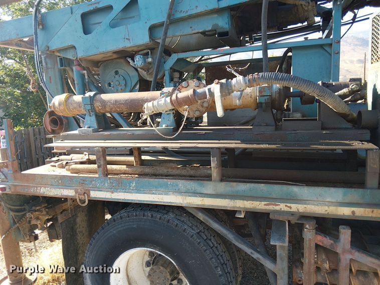 image for item EU2507 1995 International 4700 drilling rig truck