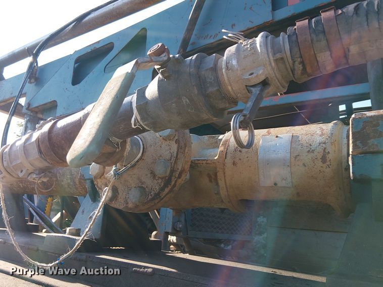 image for item EU2507 1995 International 4700 drilling rig truck