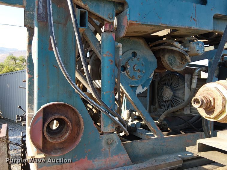 image for item EU2507 1995 International 4700 drilling rig truck