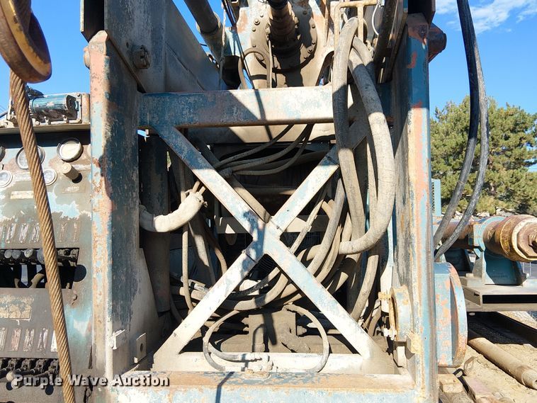 image for item EU2507 1995 International 4700 drilling rig truck