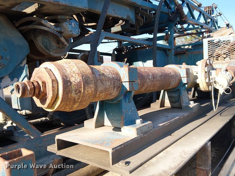 image for item EU2507 1995 International 4700 drilling rig truck