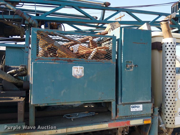 image for item EU2507 1995 International 4700 drilling rig truck