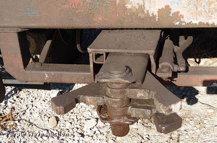 image for item EU2507 1995 International 4700 drilling rig truck