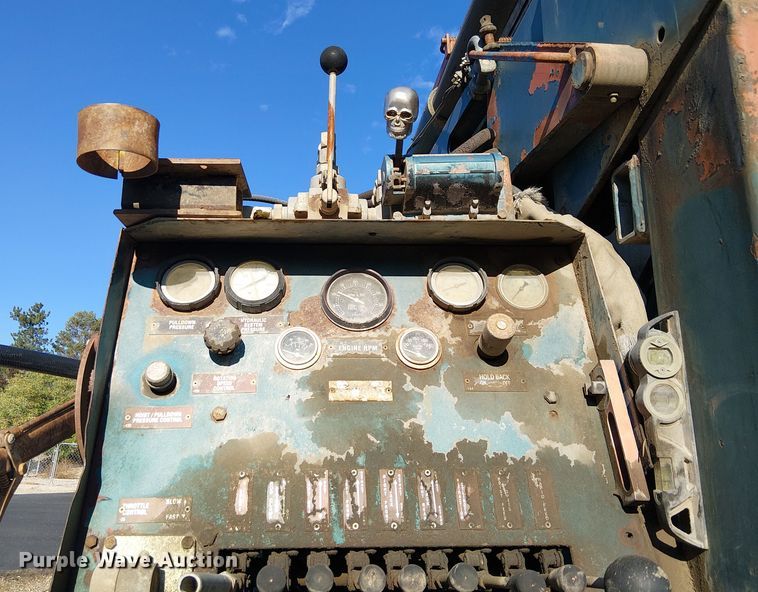 image for item EU2507 1995 International 4700 drilling rig truck