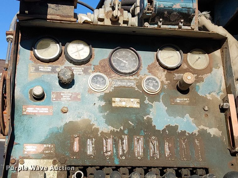 image for item EU2507 1995 International 4700 drilling rig truck