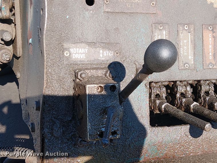 image for item EU2507 1995 International 4700 drilling rig truck