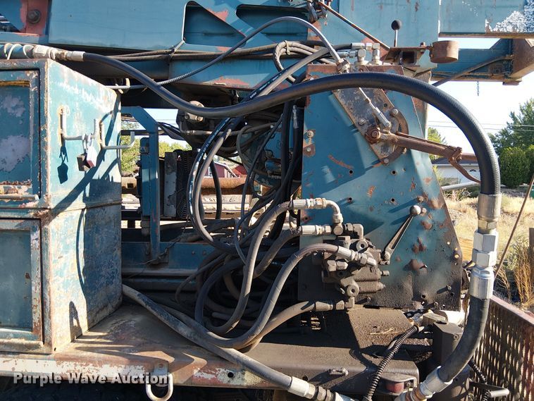 image for item EU2507 1995 International 4700 drilling rig truck