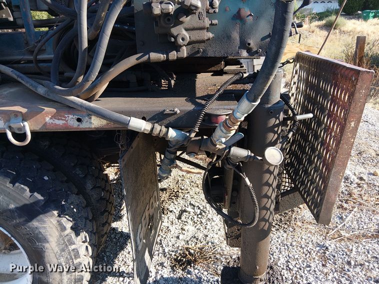 image for item EU2507 1995 International 4700 drilling rig truck