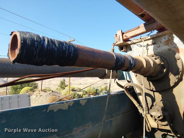 image for item EU2507 1995 International 4700 drilling rig truck