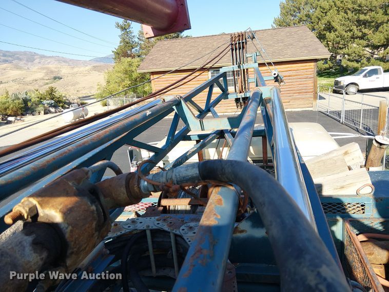 image for item EU2507 1995 International 4700 drilling rig truck