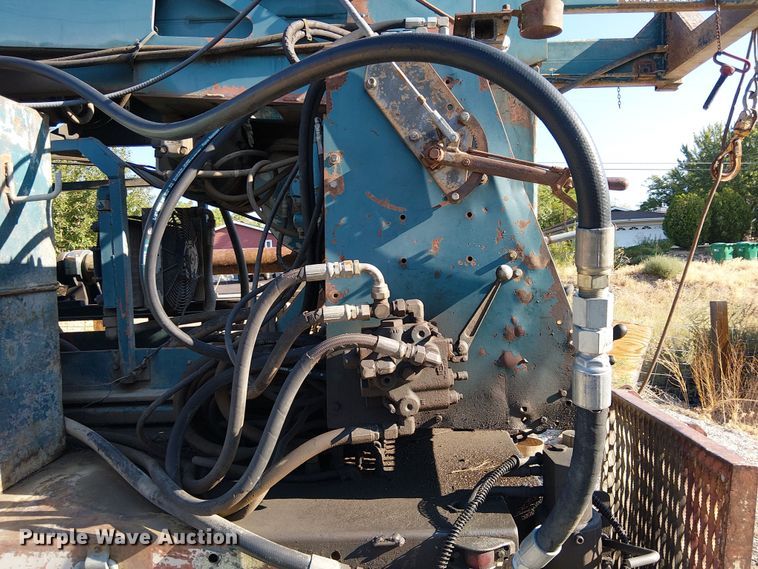 image for item EU2507 1995 International 4700 drilling rig truck