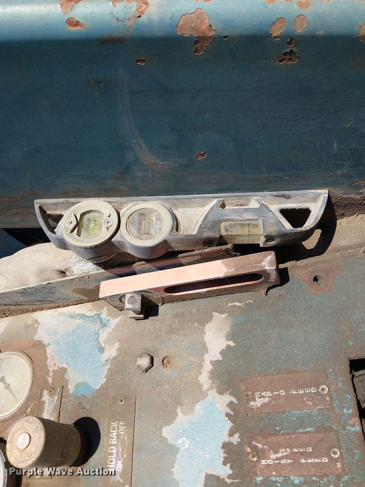 image for item EU2507 1995 International 4700 drilling rig truck