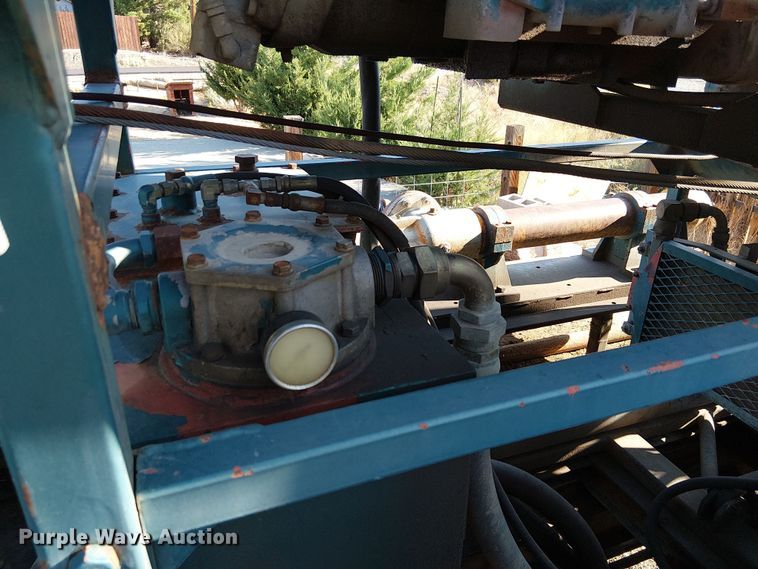 image for item EU2507 1995 International 4700 drilling rig truck