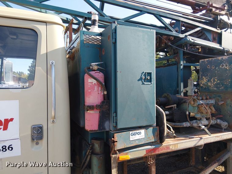 image for item EU2507 1995 International 4700 drilling rig truck