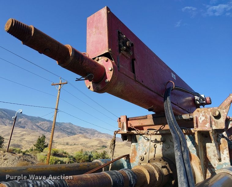 image for item EU2507 1995 International 4700 drilling rig truck